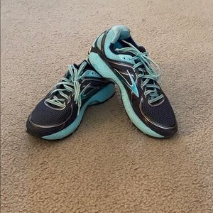 Brooks tennis shoes!